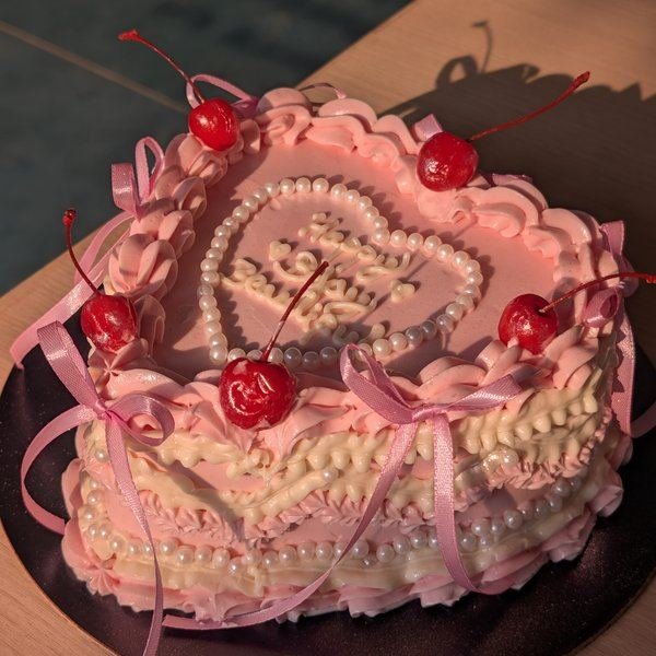 Custom celebration cake by Paistry