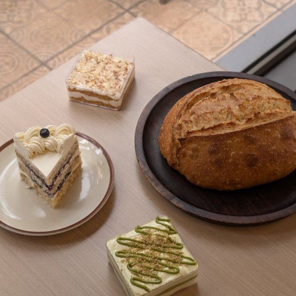 Kaapimisu and sourdough loaf